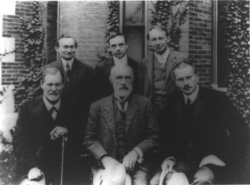 שישה מחלוצי הפסיכואנליזה, ביניהם פרויד ויונג (1909)