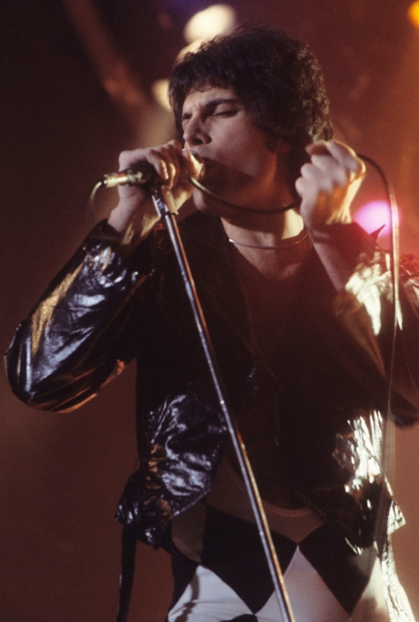 :
<br />
<br />https://commons.wikimedia.org/wiki/File:Freddie_Mercury_performing_in_New_Haven,_CT,_November_1977.jpg